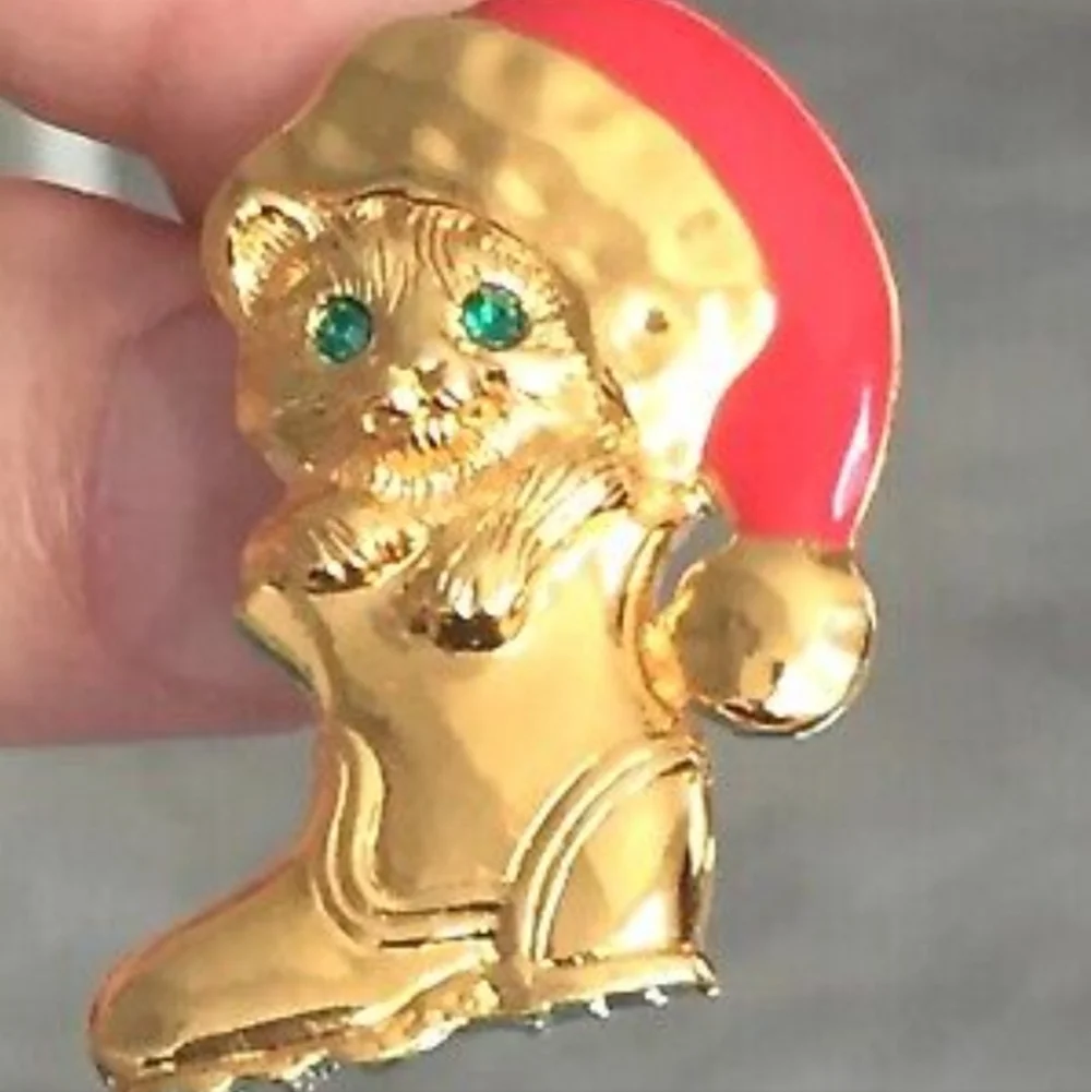 AVON Christmas Kitten Tac Pin
